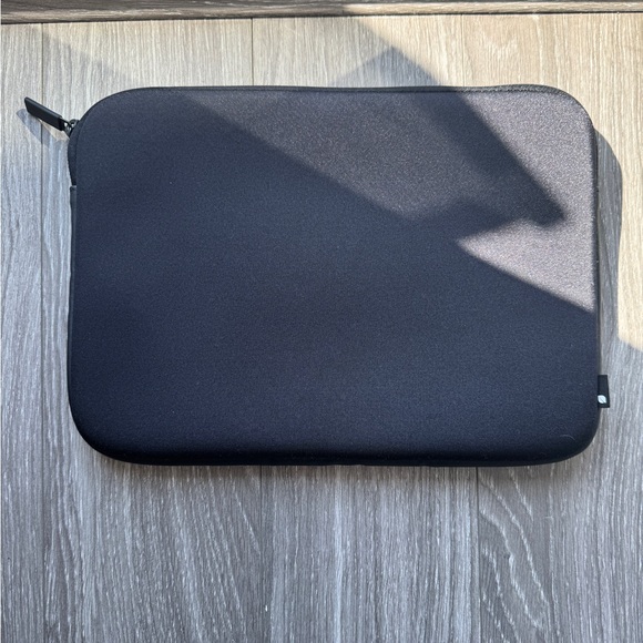 Incase Neoprene Laptop Sleeve, Faux Fur Lining, fits 13" Laptops, Like New! - Picture 1 of 6
